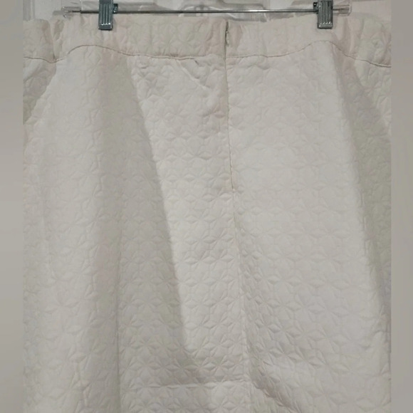 NWOT Eloquii White/Cream Textured Semi Pleated Midi Skirt in Size 22 - Picture 9 of 10